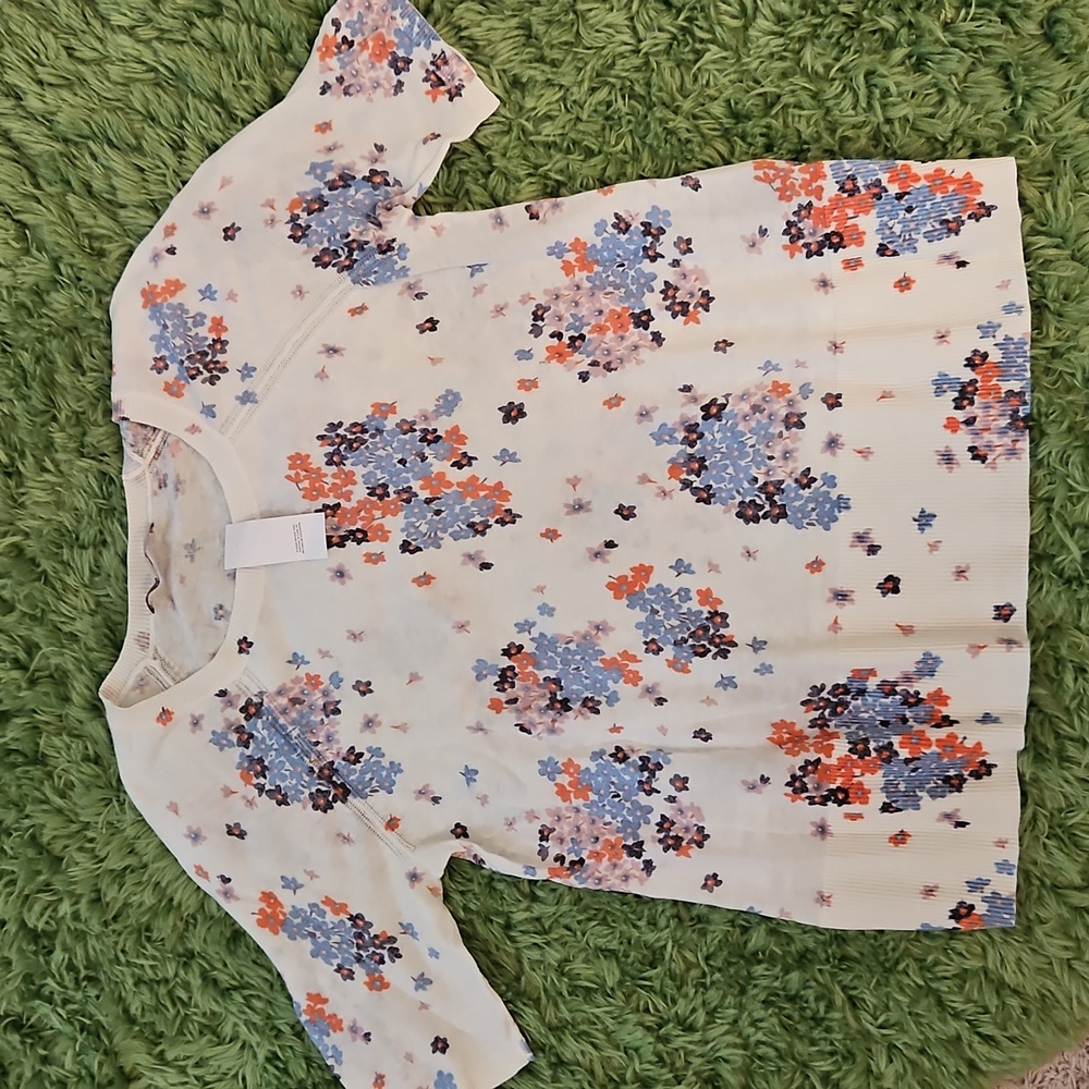 3/$20🎉 LOFT short sleeved sweater top